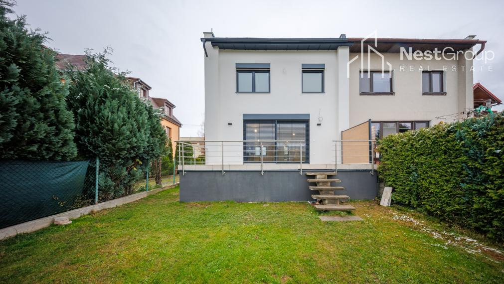 VEĽKÝ 5-IZBOVÝ KOMPLETNE ZREKONŠTRUOVANÝ RD, DVOJGARÁŽ