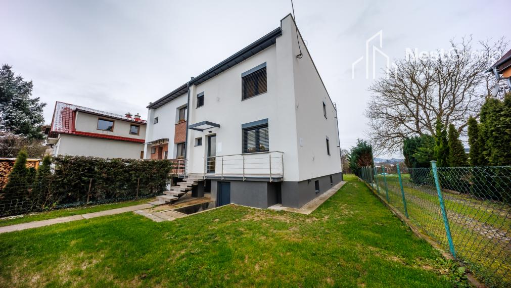 VEĽKÝ 5-IZBOVÝ KOMPLETNE ZREKONŠTRUOVANÝ RD, DVOJGARÁŽ