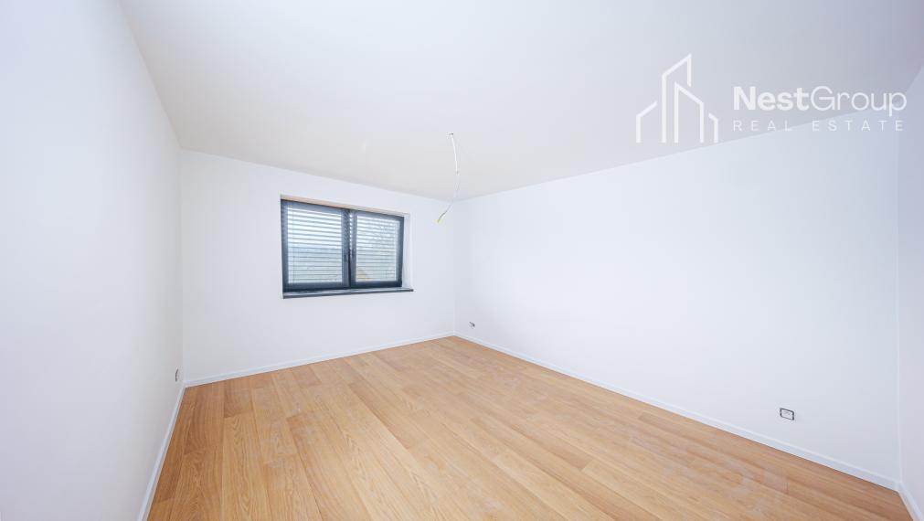 VEĽKÝ 5-IZBOVÝ KOMPLETNE ZREKONŠTRUOVANÝ RD, DVOJGARÁŽ