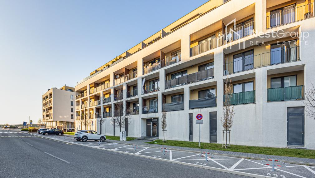 VEĽKÝ A SLNEČNÝ 1-IZBOVÝ BYT 36 m2 S  BALKÓNOM, SLNEČNICE