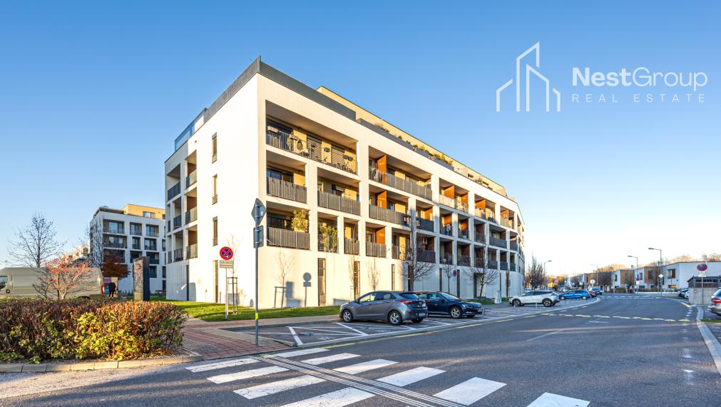 VEĽKÝ A SLNEČNÝ 1-IZBOVÝ BYT 36 m2 S  BALKÓNOM, SLNEČNICE