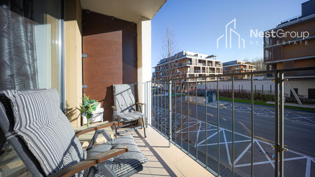 VEĽKÝ A SLNEČNÝ 1-IZBOVÝ BYT 36 m2 S  BALKÓNOM, SLNEČNICE