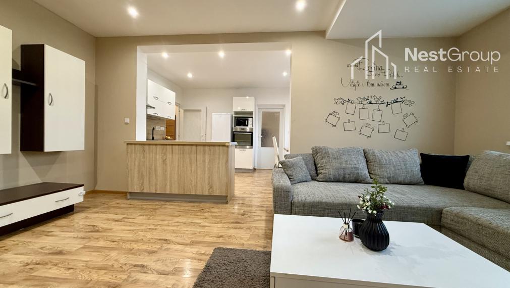 Predaj svetlý 2-izbový byt v Hlohovci – Sihoť