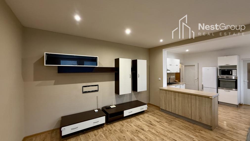 Predaj svetlý 2-izbový byt v Hlohovci – Sihoť