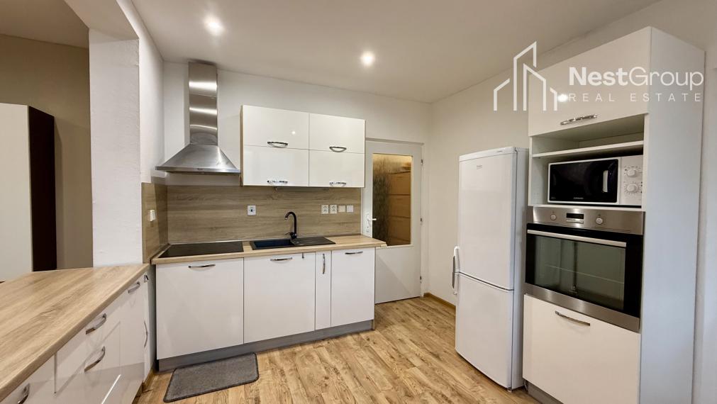 Predaj svetlý 2-izbový byt v Hlohovci – Sihoť