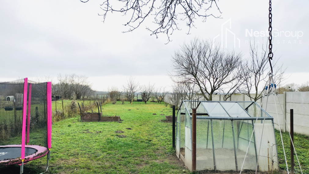 EXKLUZÍVNE PREDAJ staršieho RD s veľkou záhradou v obci Čáry