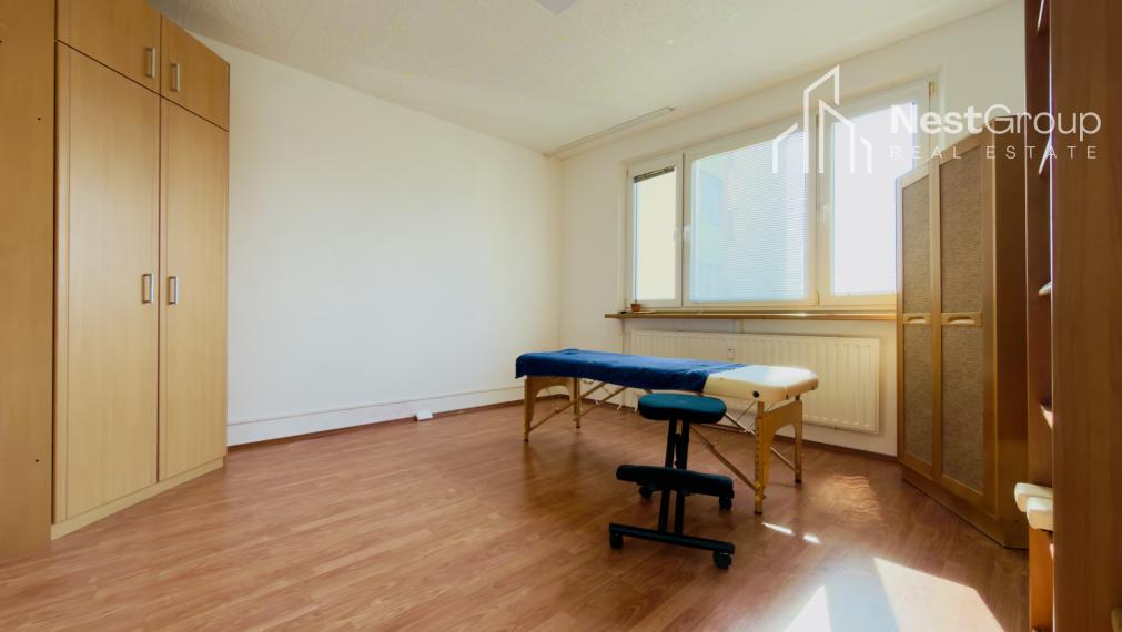 PREDAJ - priestranný 3i byt s loggiou, Jasovská, Petržalka