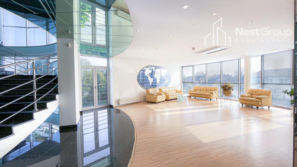 VEĽKÝ OPEN SPACE 620 m2/PARKOVANIE V UZAVRETOM AREÁLI,BA II.