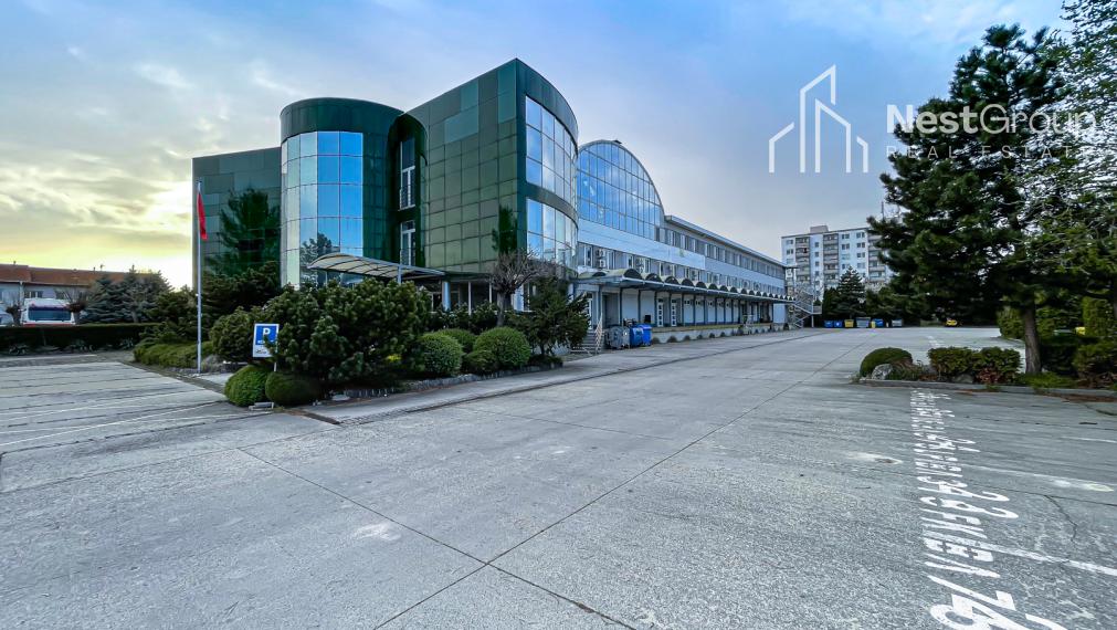 VEĽKÝ OPEN SPACE 620 m2/PARKOVANIE V UZAVRETOM AREÁLI,BA II.