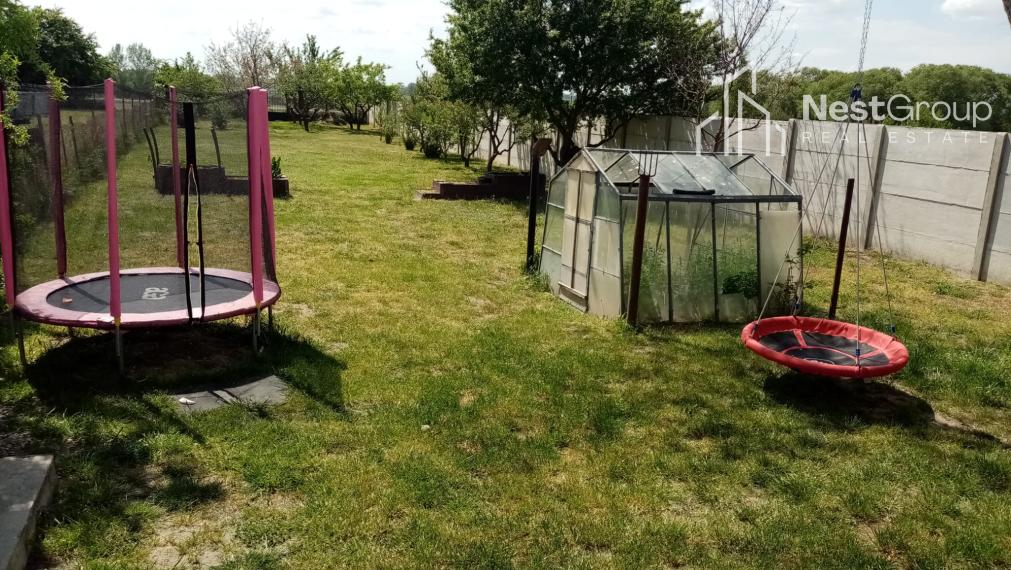 ZNÍŽENÁ CENA staršieho RD s veľkou záhradou v obci Čáry