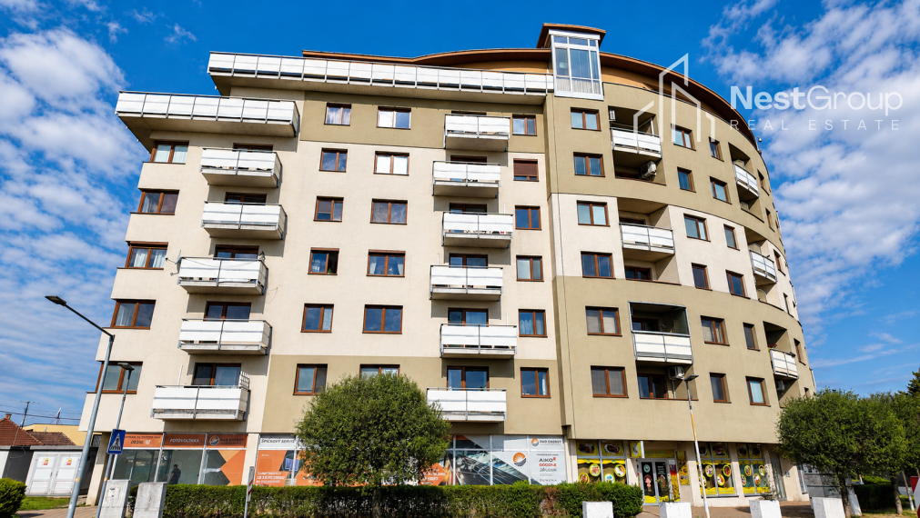 Exkluzívne Predaj 3 izbový byt s balkónom a loggiou v Senci