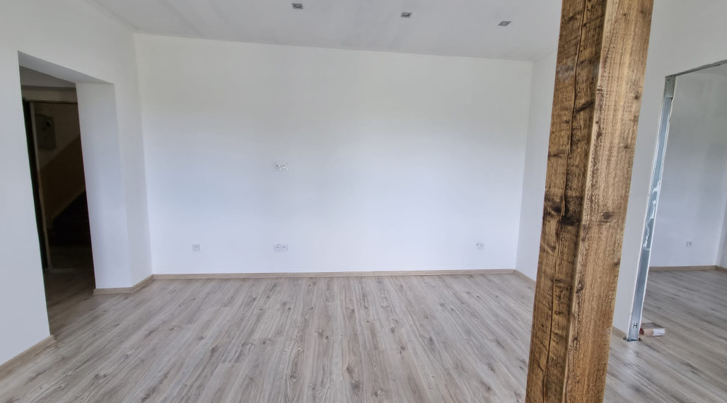 PREDANÉ Priestranný, kompletne zrekonštruovaný 2-izbový byt v tehlovom bytovom dome, Leopoldov