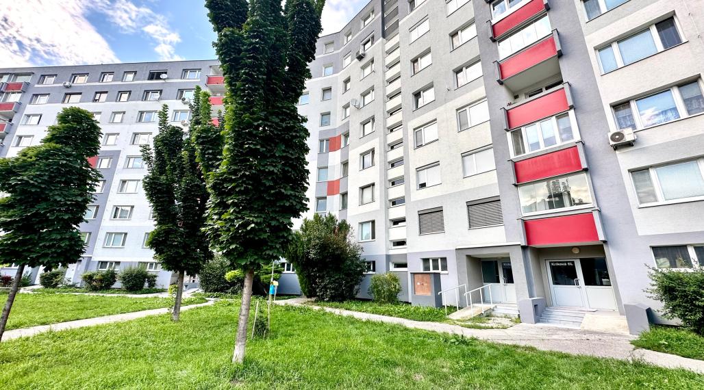PRENAJATÉ veľký 3-izbový byt s loggiou, Kríková