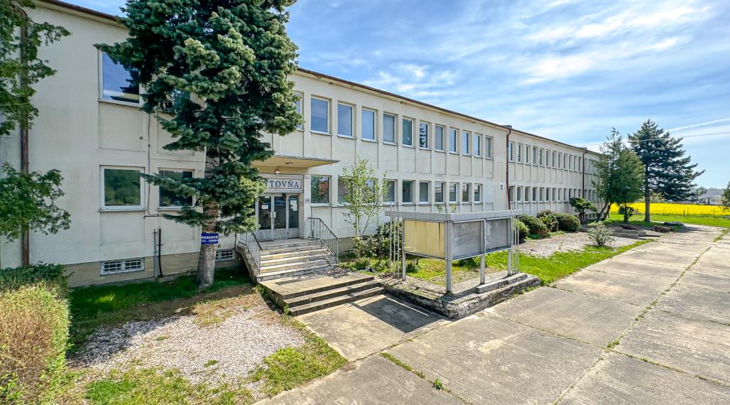 NA PRENÁJOM UBYTOVŇA, PARKOVANIE PRE 20 ÁUT, SKLADY, ŠOPORŇA