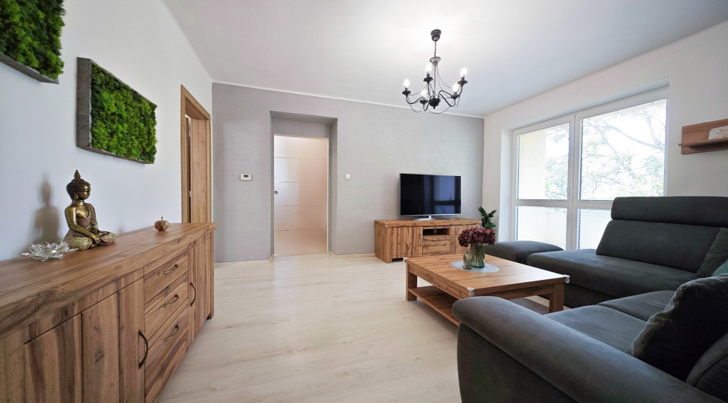 PREDANÉ priestranný 3 izbový byt Hlohovec, 95,55 m2