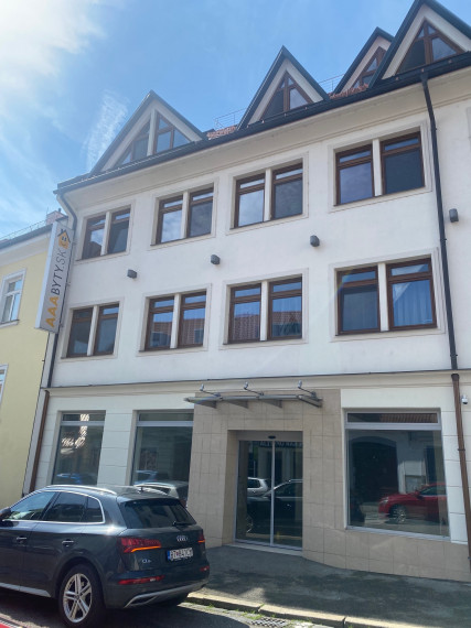 Prenájom lukratívne obchodné priestory 100 m2, Vysoká, BA I Staré Mesto