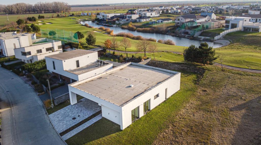 PREDANÉ KVALITNÝ 4-IZBOVÝ BUNGALOV 178 m2 S POZEMKOM 707 m2