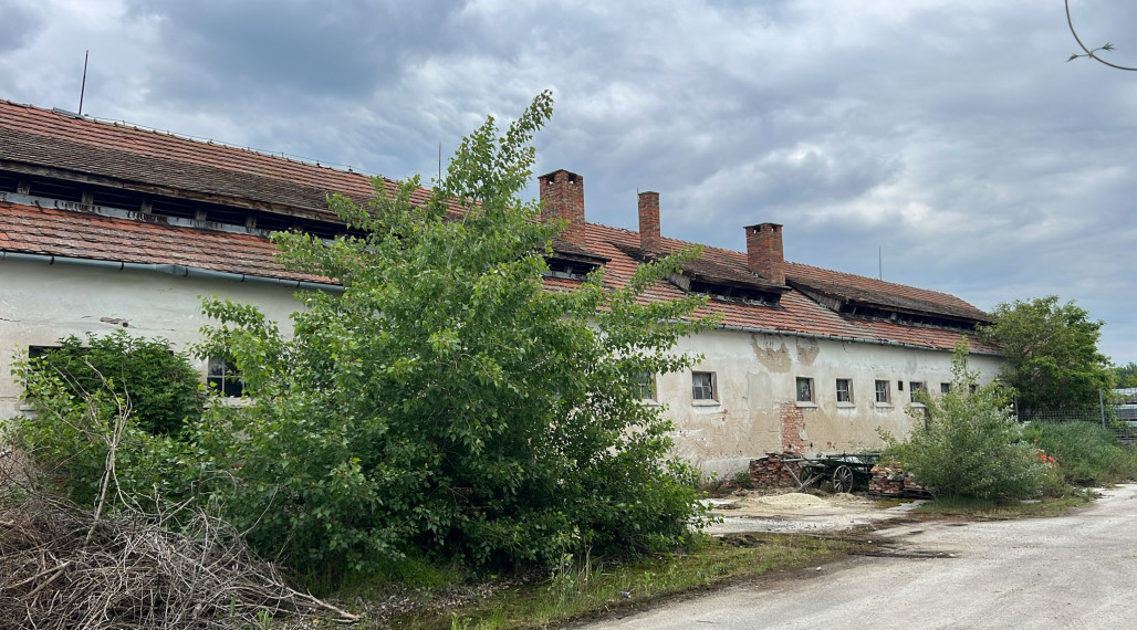 EXKLUZÍVNE  PREDAJ sklad v Záhorskej Vsi