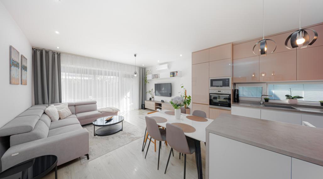 ZNÍŽENÁ CENA!!!PRIESTRANNÝ ELEGANTNÝ 3-IZBOVÝ RD 80 m2