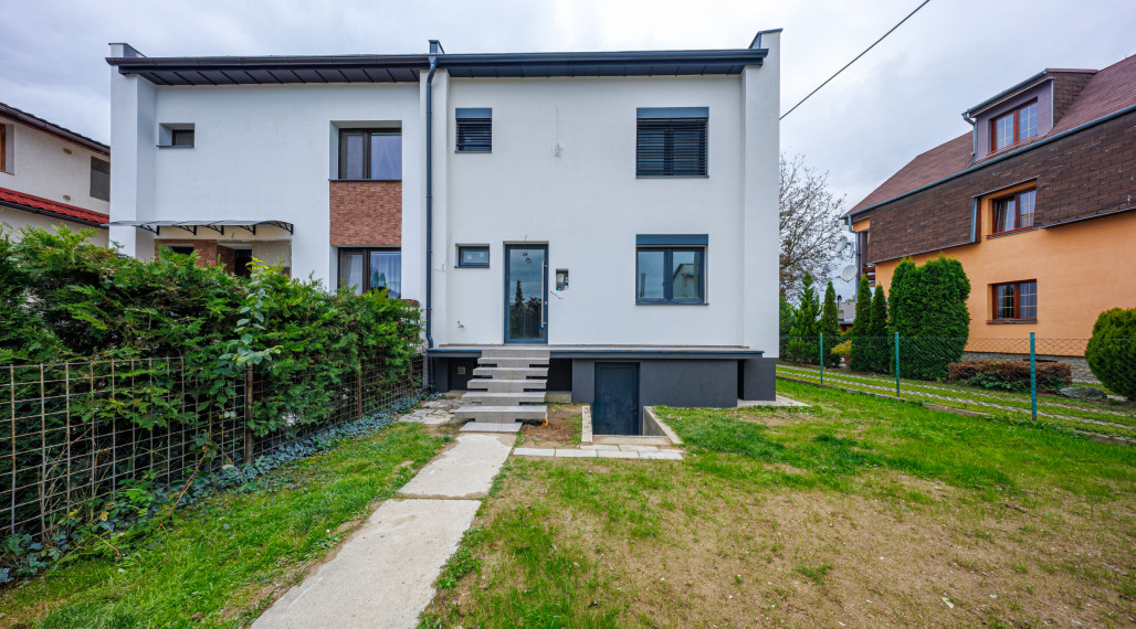 KOMPLETNE ZREKONŠTRUOVANÝ 5- IZB. RD S DVOJGARÁŽOU V BYTČICI