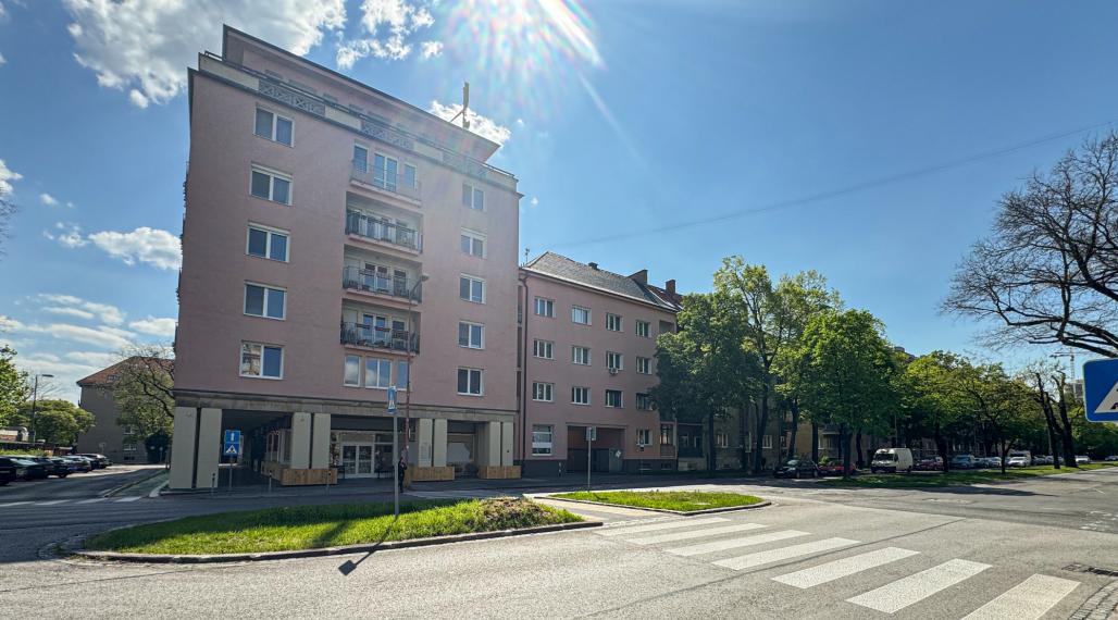 TOP INVESTÍCIA, TOP ADRESA, BÝVAJTE PRIAMO V CENTRE DIANIA