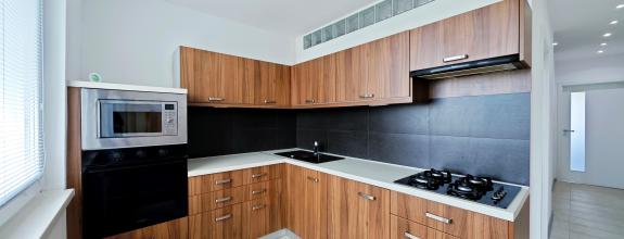 PREDAJ pekný priestranný 2-izbový byt Hlohovec, 61 m2