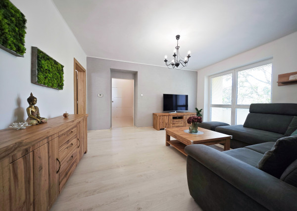 PREDANÉ priestranný 3 izbový byt Hlohovec, 95,55 m2