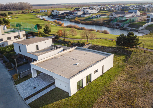 PREDANÉ KVALITNÝ 4-IZBOVÝ BUNGALOV 178 m2 S POZEMKOM 707 m2