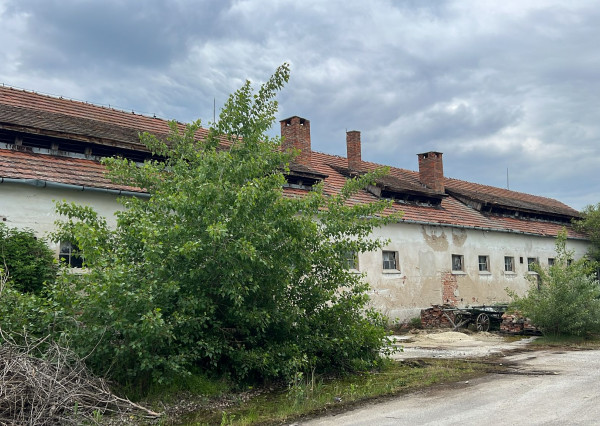 EXKLUZÍVNE  PREDAJ sklad v Záhorskej Vsi