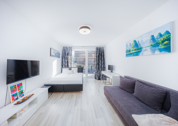 VEĽKÝ A SLNEČNÝ 1-IZBOVÝ BYT 36 m2 S  BALKÓNOM, SLNEČNICE