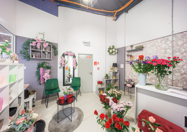 KVETINÁRSTVO NA ODSTÚPENIE - ATRAKTÍVNA POLOHA, RÍNOK RAČA