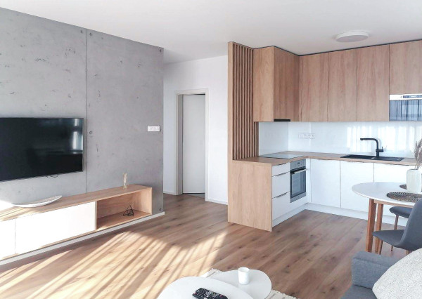 BÝVANIE BEZ KOMPROMISOV-DIZAJNOVÝ 2-IZBOVÝ BYT, VEĽKÁ LOGGIA