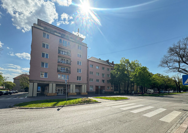 TOP INVESTÍCIA, TOP ADRESA, BÝVAJTE PRIAMO V CENTRE DIANIA