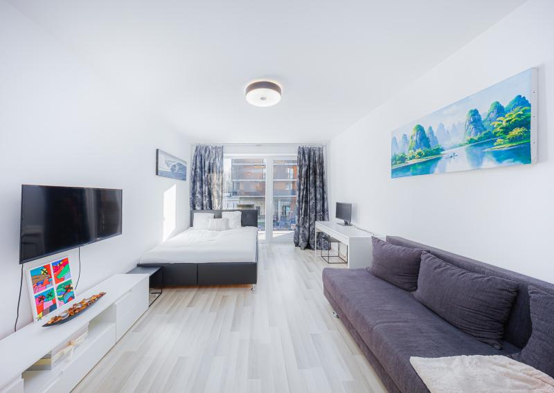 PREDANÉ SLNEČNÝ 1-IZBOVÝ BYT 36 m2 S  BALKÓNOM, SLNEČNICE